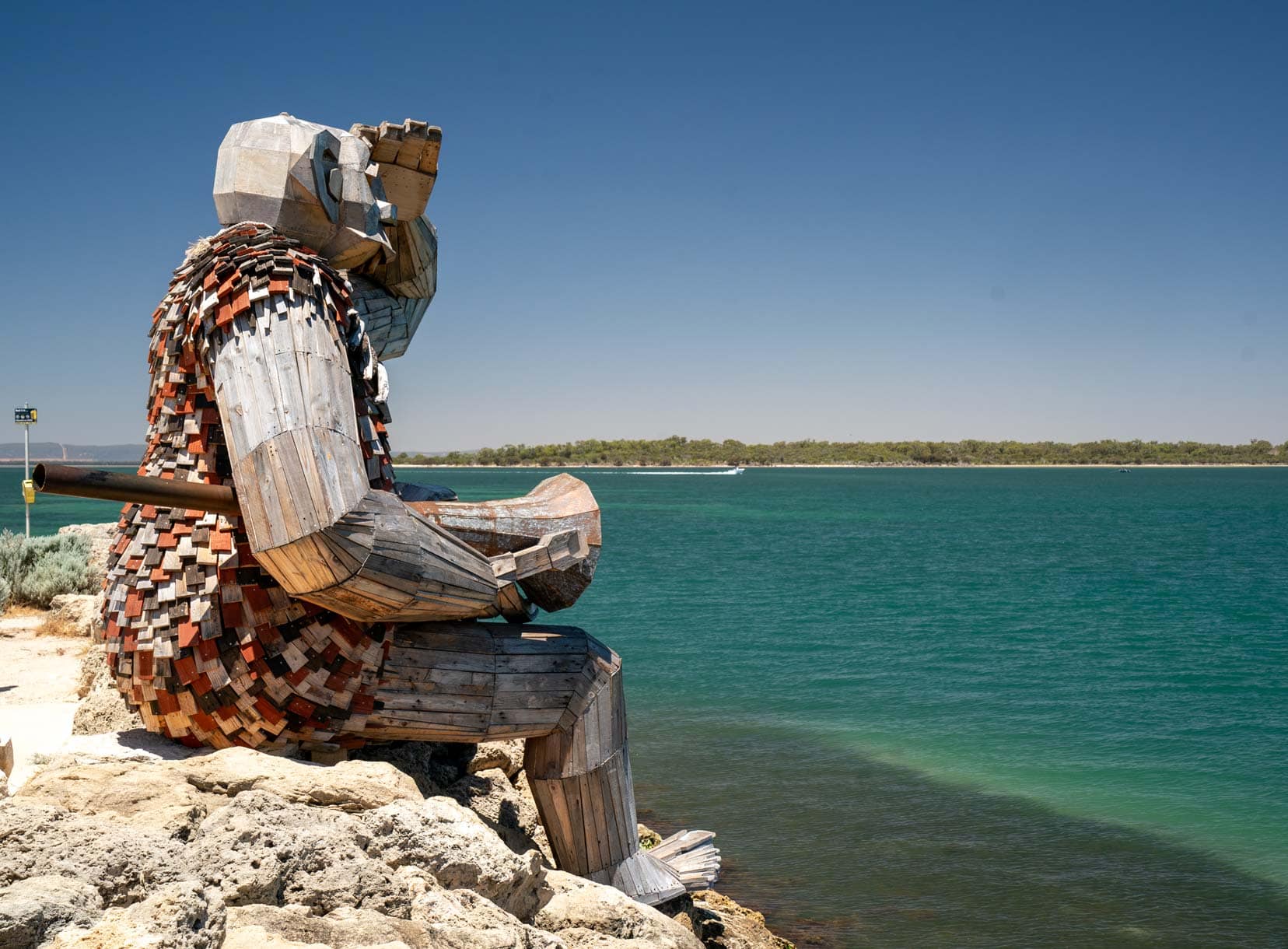 Perth-to-Esperance-Road-trip-Mandurah-Giant lmade of wood ooking out to sea