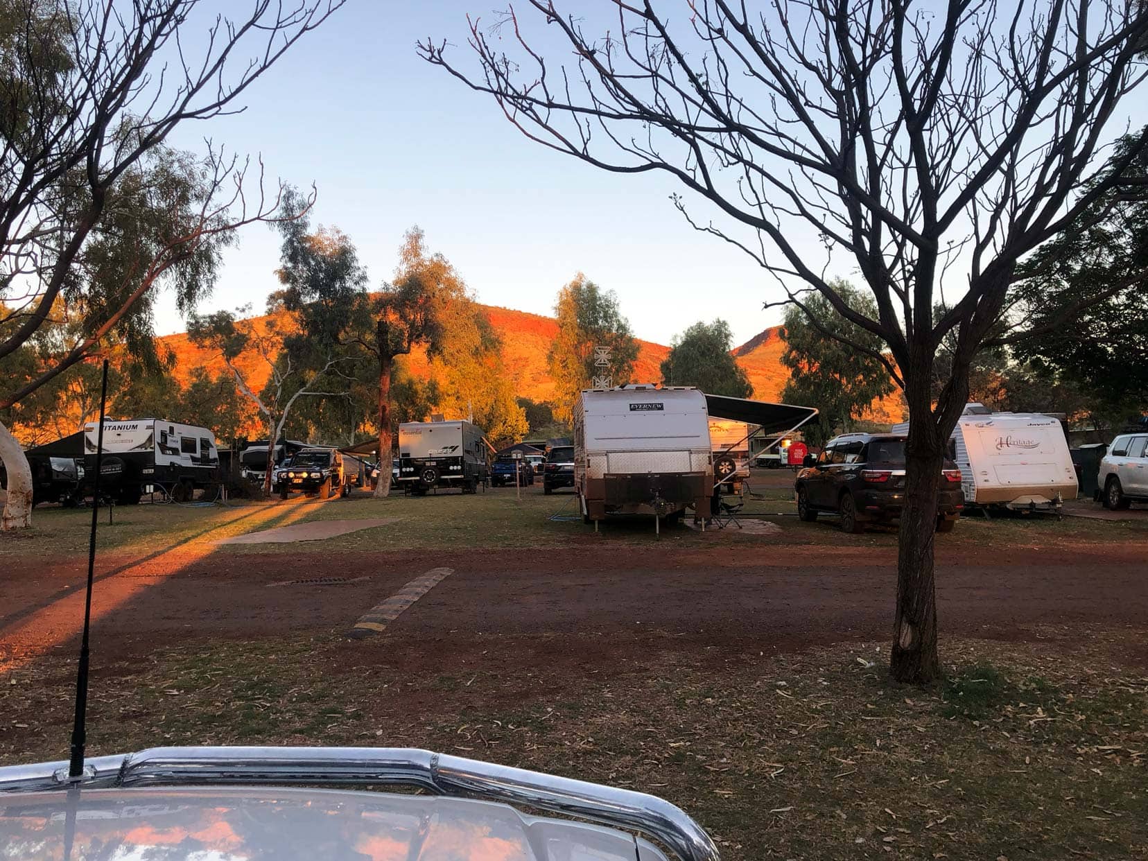 Tom-Price-Caravan-Park with the sunsetting on the nearby Mount Nameless