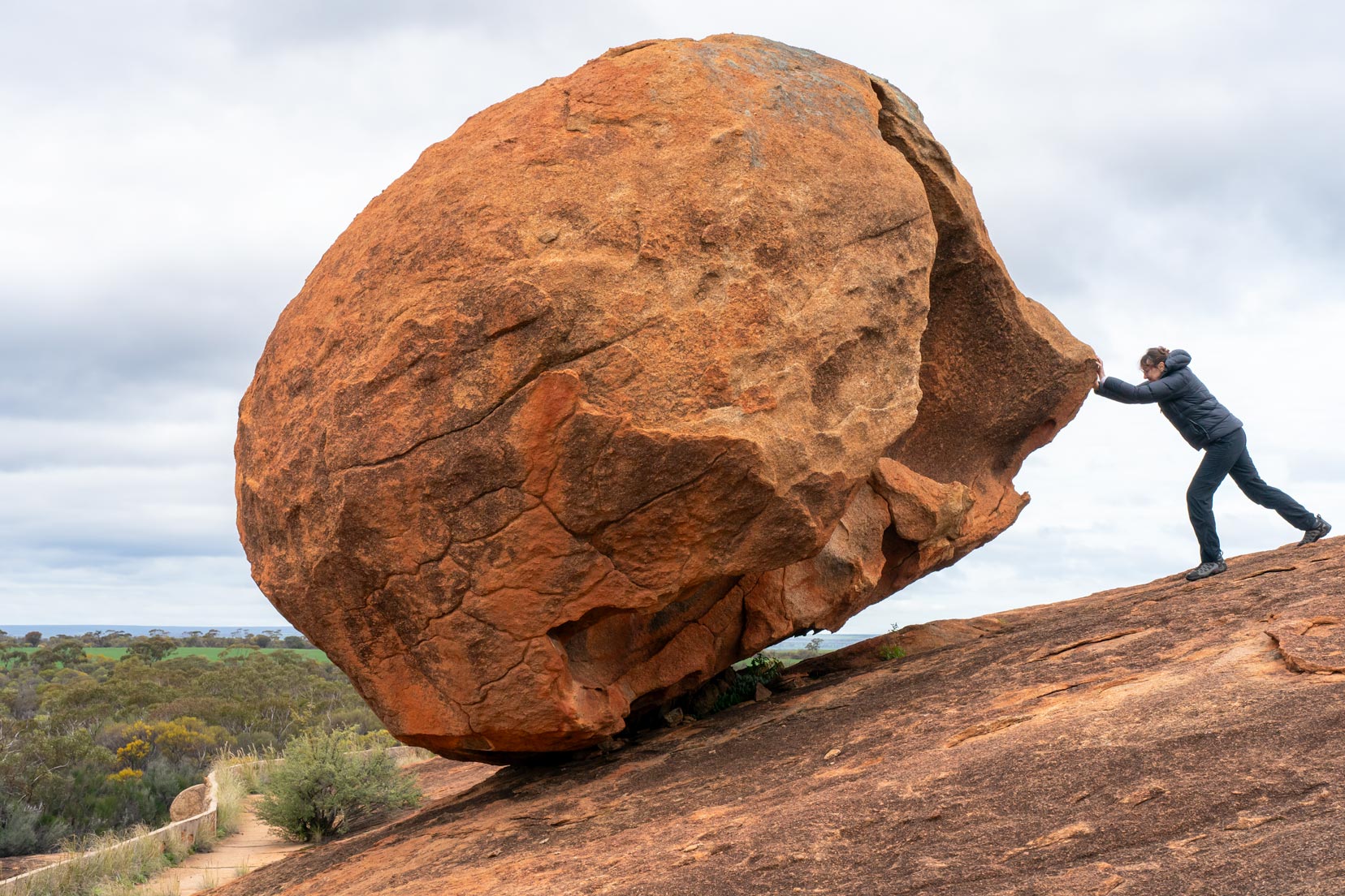 Beringbooding-Rock-witha large boulder looking like it is rolling 