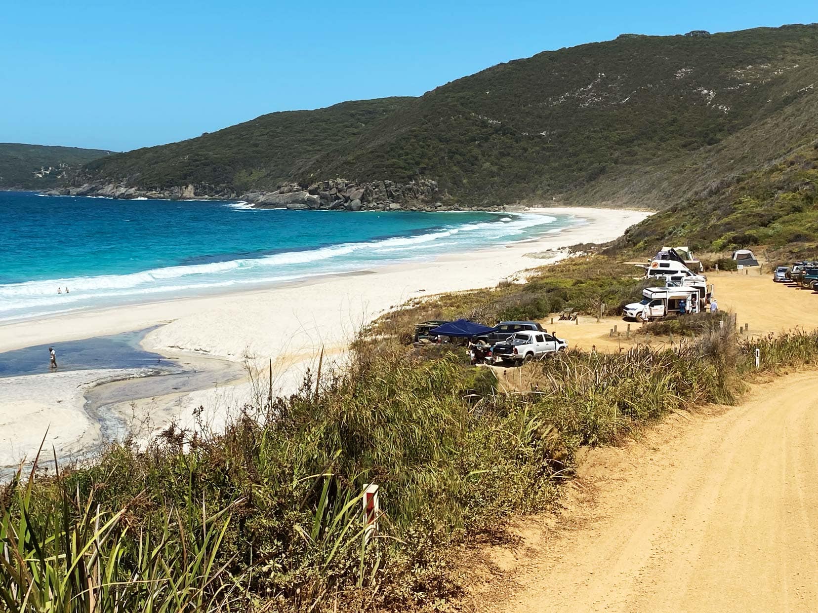 Camping-in-WA-Shelley-Beach-Cape-Howe with cars parked on each of beach