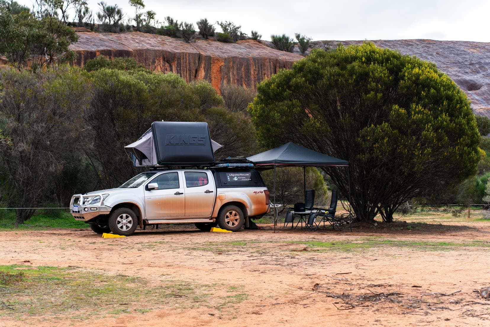 Elachbutting-Rock-camp - car with roof top tent near the rock 