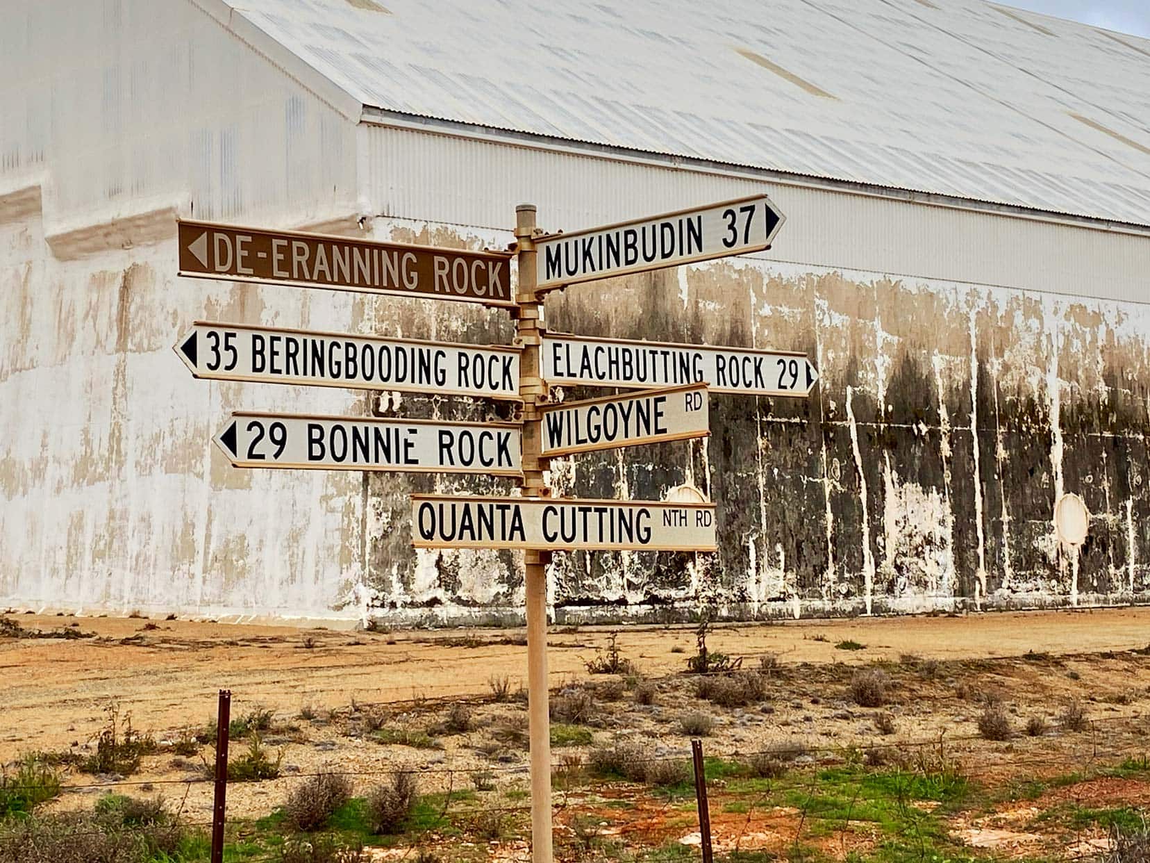 Elachbutting-Rock-signpost